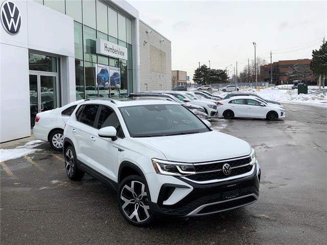 2023 Volkswagen Taos Highline (Stk: 99812) in Toronto - Image 1 of 18