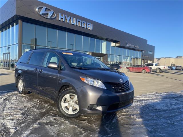 2017 Toyota Sienna 7 Passenger 5TDZZ3DC6HS870587 F0149 in Saskatoon