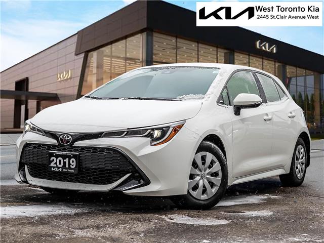 2019 Toyota Corolla Hatchback Base (Stk: T23199) in Toronto - Image 1 of 18