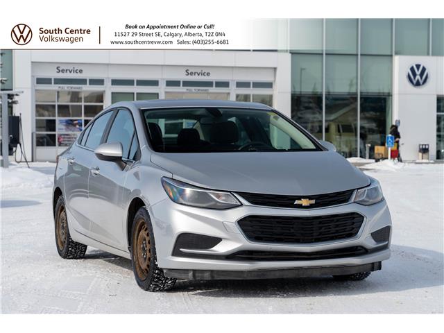 2017 Chevrolet Cruze LT Auto (Stk: 30117B) in Calgary - Image 1 of 38