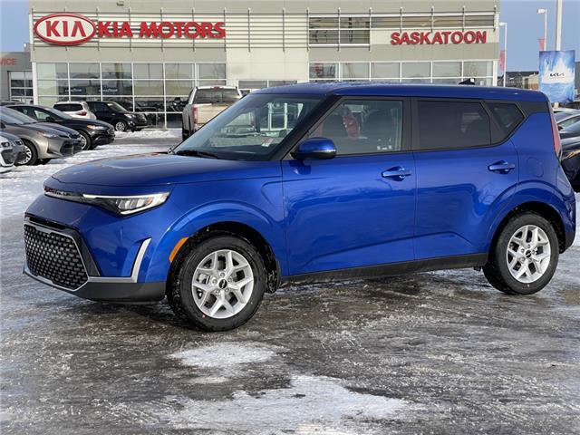 2023 Kia Soul EX (Stk: 43232) in Saskatoon - Image 1 of 15