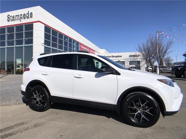 2017 Toyota RAV4 SE (Stk: 9956A) in Calgary - Image 1 of 26