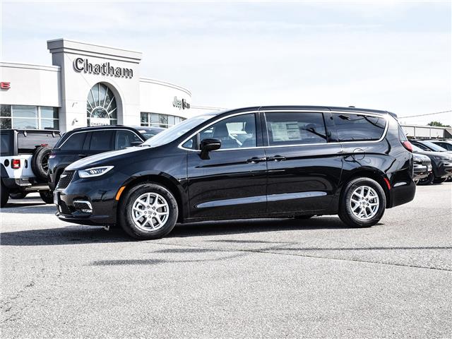 2023 Chrysler Pacifica Touring (Stk: N05862) in Chatham - Image 1 of 26