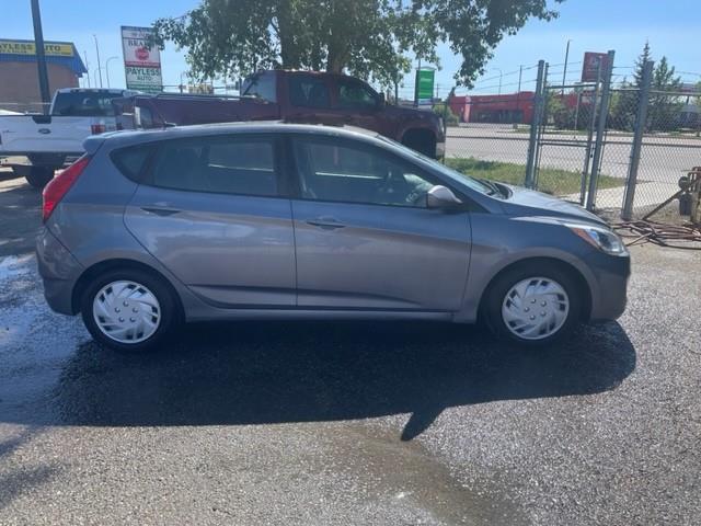 2017 Hyundai Accent SE (Stk: 341952) in Calgary - Image 1 of 9