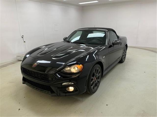 2017 Fiat 124 Spider Abarth (Stk: 2009) in Québec - Image 1 of 32
