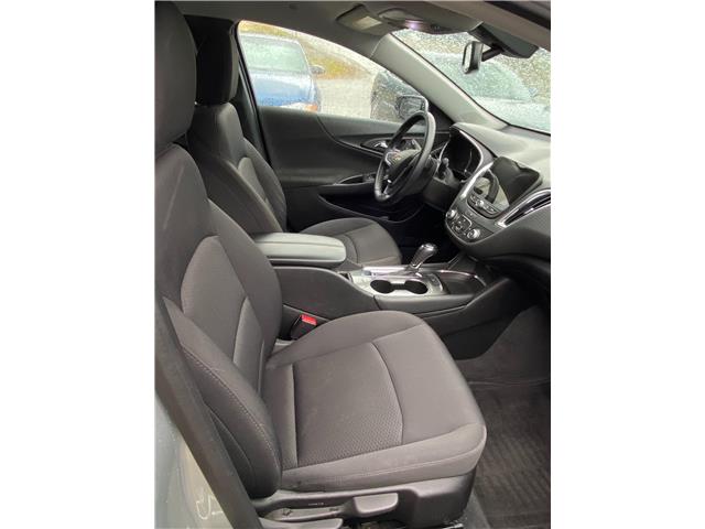 2018 Chevrolet Malibu LT (Stk: 3T001B) in Hope - Image 16 of 17