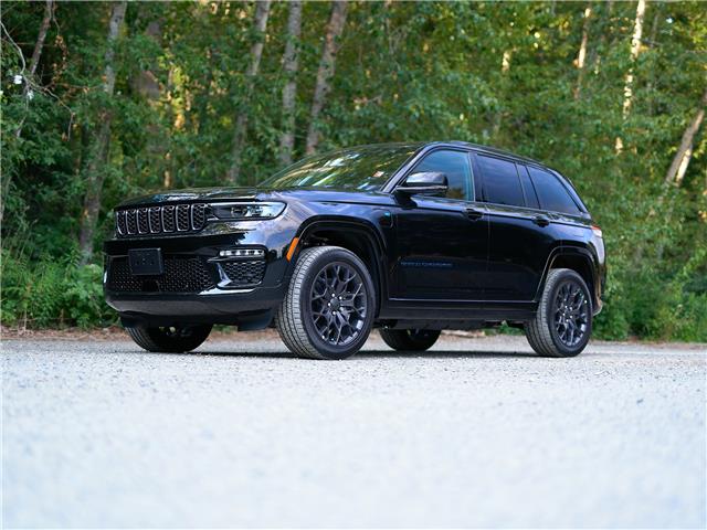 2023 Jeep Grand Cherokee 4xe Summit (Stk: P614890) in Surrey - Image 1 of 31
