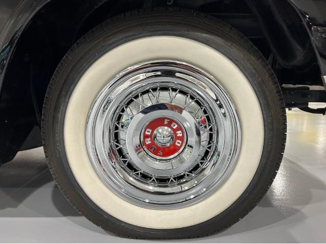 1955 Ford Sunliner Convertible (Stk: 152297) in Watford - Image 5 of 20