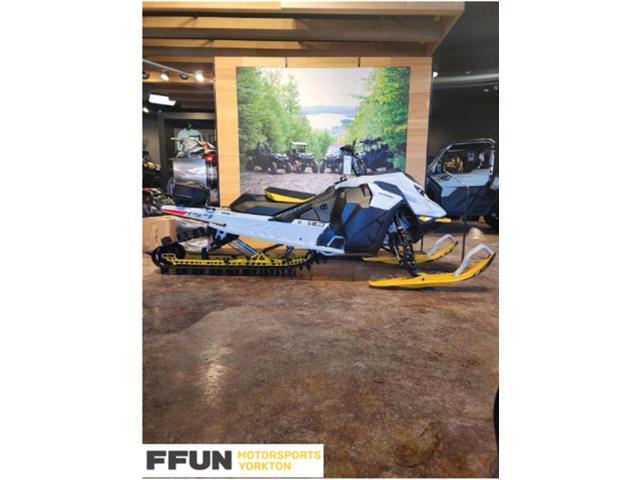 2023 Ski-Doo Summit® Edge® Rotax® 850 E-TEC 154 SS H_Alt Powder  (Stk: SKI23-000935) in Yorkton - Image 1 of 2