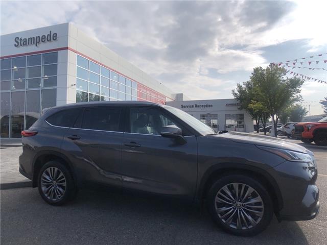 2020 Toyota Highlander Limited (Stk: 10190A) in Calgary - Image 1 of 29