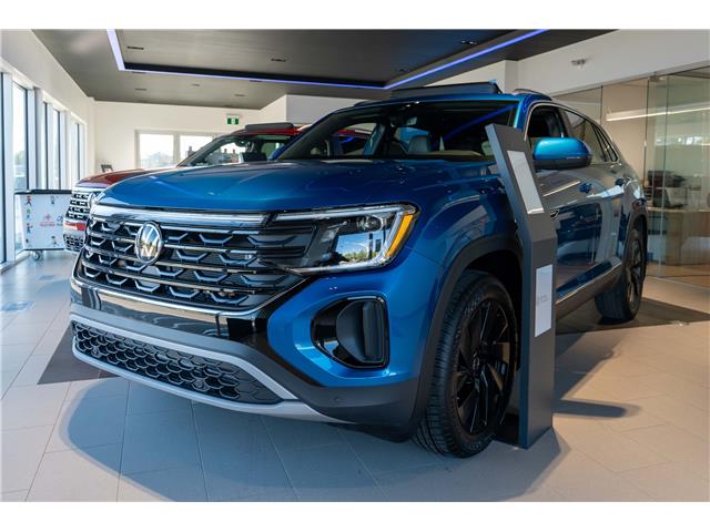 2024 Volkswagen Atlas Cross Sport 2.0 TSI Highline (Stk: 41004) in Okotoks - Image 1 of 27