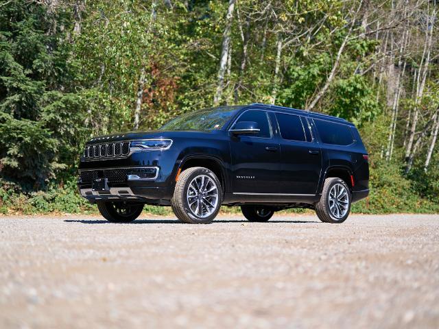 2023 Jeep Wagoneer L Series III (Stk: P509111) in Surrey - Image 1 of 26