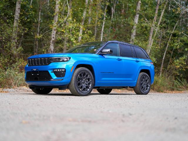 2023 Jeep Grand Cherokee 4xe Summit (Stk: P875344) in Surrey - Image 1 of 29