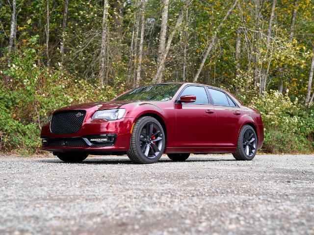 2023 Chrysler 300 C (Stk: P632817) in Surrey - Image 1 of 25