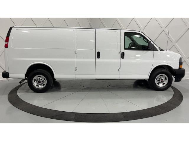 2022 GMC Savana Van  (Stk: NP7687) in Vaughan - Image 9 of 32