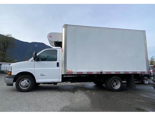 2018 Chevrolet Express Cutaway 4500 4500 Van (Stk: 3U034) in Hope - Image 2 of 10 2018 Chevrolet Express Cutaway 4500 4500 Van (Stk: 3U034) in Hope - Image 2 of 10