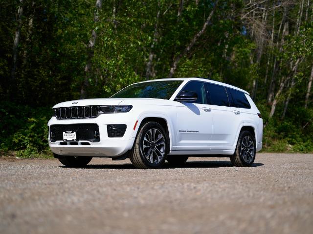 2022 Jeep Grand Cherokee L Overland (Stk: 20310) in Surrey - Image 1 of 24