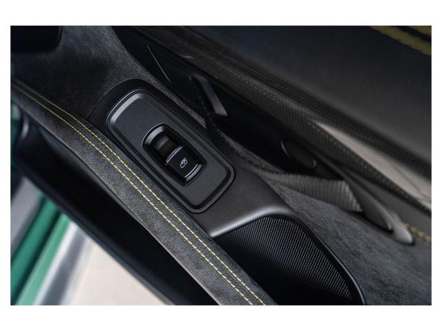 2018 Porsche 911 GT2 RS in Woodbridge - Image 38 of 64 2018 Porsche 911 GT2 RS in Woodbridge - Image 38 of 64