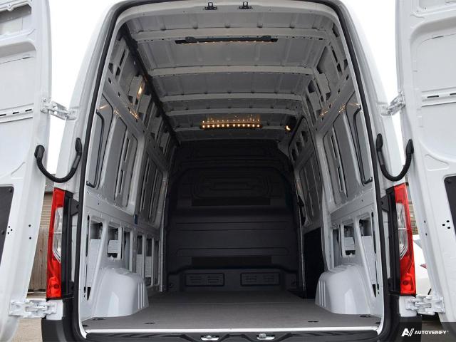 2024 Mercedes-Benz Sprinter 2500 Standard Roof 4-Cyl Diesel (Stk: S2408865) in London - Image 10 of 25