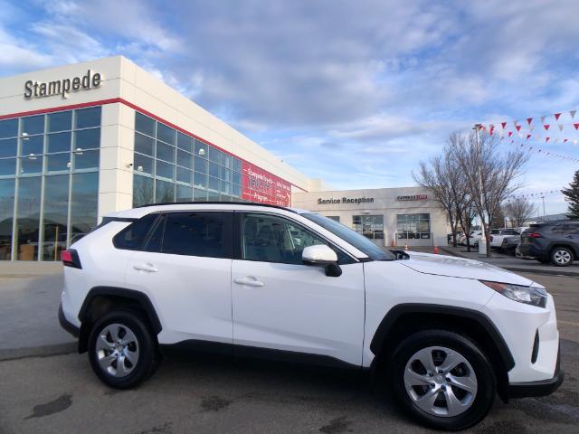 2021 Toyota RAV4 LE (Stk: 10339A) in Calgary - Image 1 of 26