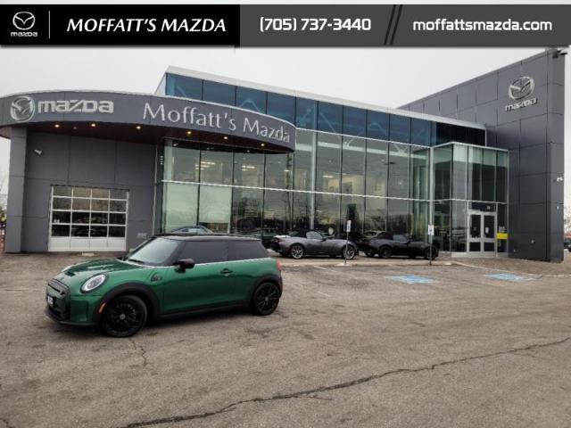 2023 MINI SE 3 Door Cooper (Stk: P10901A) in Barrie - Image 1 of 45