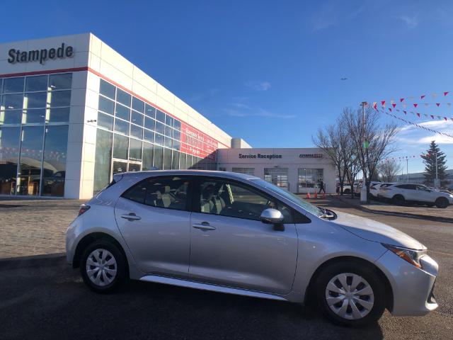 2022 Toyota Corolla Hatchback Base (Stk: 10356A) in Calgary - Image 1 of 25