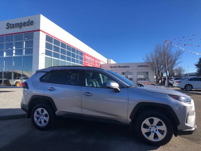2021 Toyota RAV4 LE (Stk: 10402A) in Calgary - Image 1 of 26
