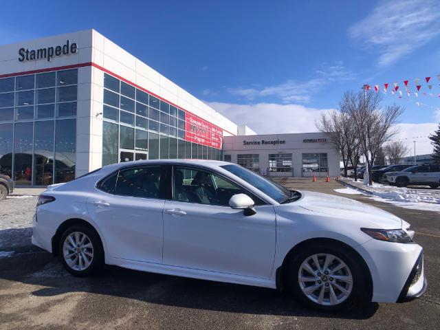 2022 Toyota Camry SE (Stk: 240406A) in Calgary - Image 1 of 24