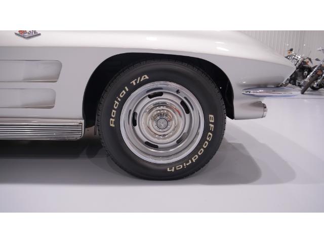 1963 Chevrolet Corvette Stingray Convertible (Stk: 107153) in Watford - Image 12 of 48