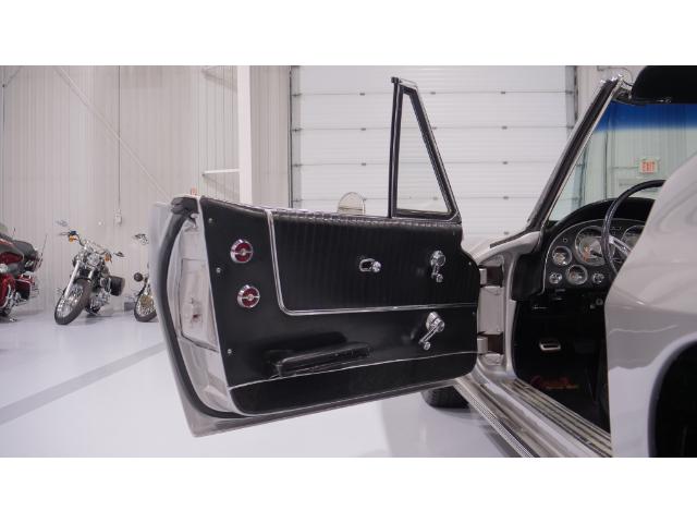 1963 Chevrolet Corvette Stingray Convertible (Stk: 107153) in Watford - Image 22 of 48