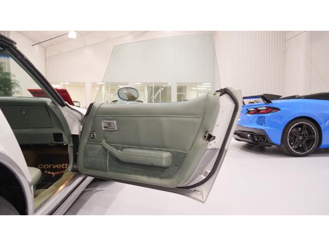 1982 Chevrolet Corvette  (Stk: 100084) in Watford - Image 34 of 39