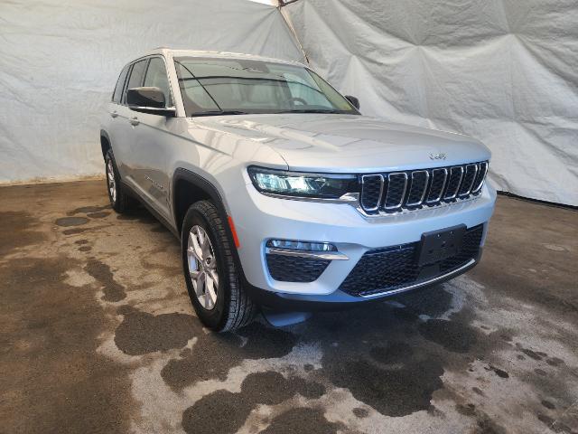 2022 Jeep Grand Cherokee Limited (Stk: IU3690) in Thunder Bay - Image 1 of 35