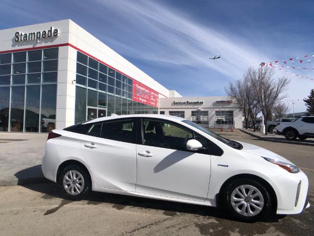 2022 Toyota Prius Base (Stk: 10461A) in Calgary - Image 1 of 25