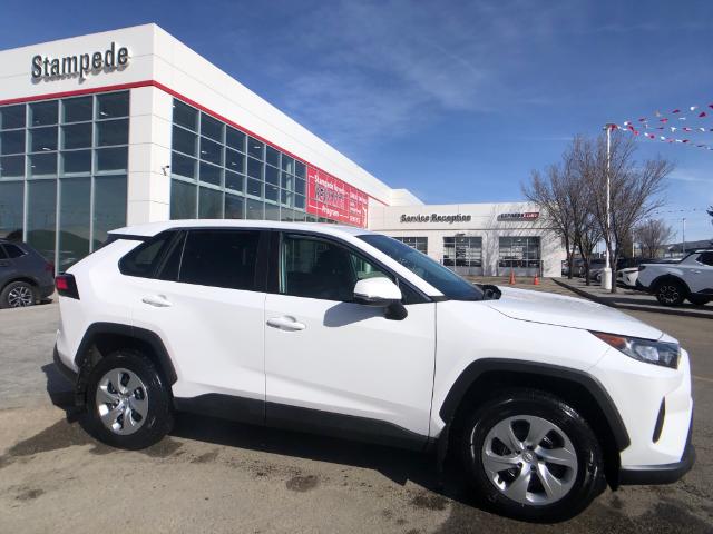 2022 Toyota RAV4 LE (Stk: 10484A) in Calgary - Image 1 of 11