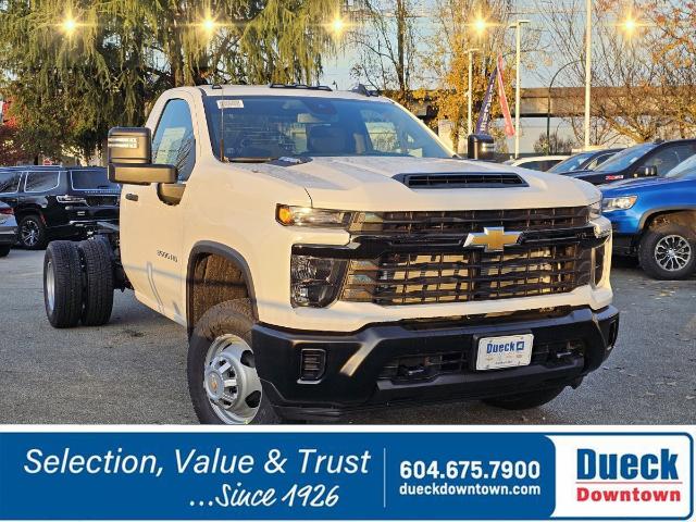 2024 Chevrolet Silverado 3500HD Chassis Work Truck (Stk: 24SI8549) in Vancouver - Image 1 of 28