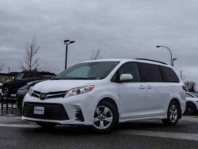 2019 Toyota Sienna LE 8-Passenger (Stk: X51172) in Langley City - Image 1 of 32