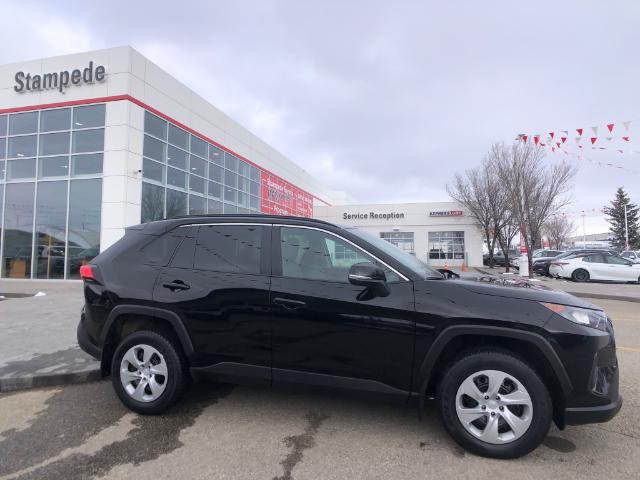 2021 Toyota RAV4 LE (Stk: 10507A) in Calgary - Image 1 of 26