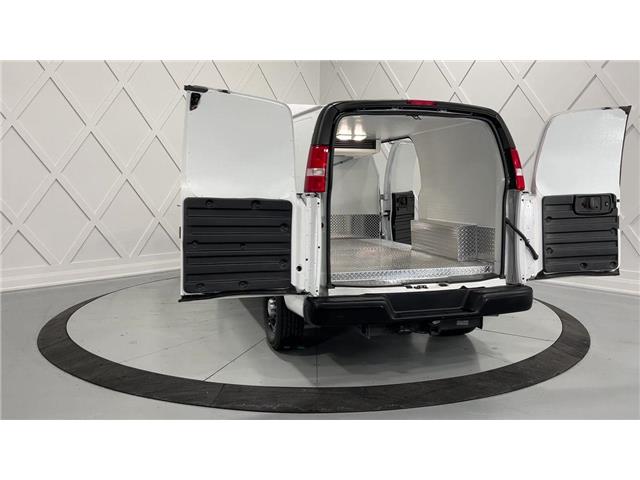2022 GMC Savana Van  (Stk: ATNP3021-2) in Vaughan - Image 7 of 36