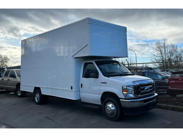 2021 Ford E-450 Cutaway Base (Stk: LC2052) in Surrey - Image 1 of 1