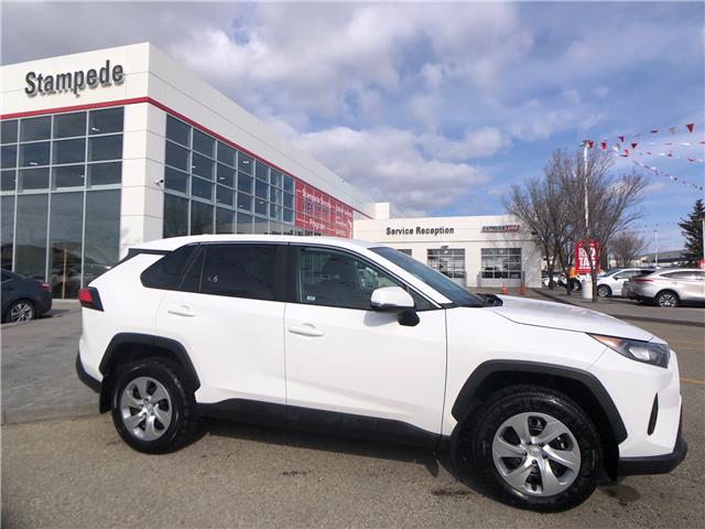 2022 Toyota RAV4 LE (Stk: 10492A) in Calgary - Image 1 of 13