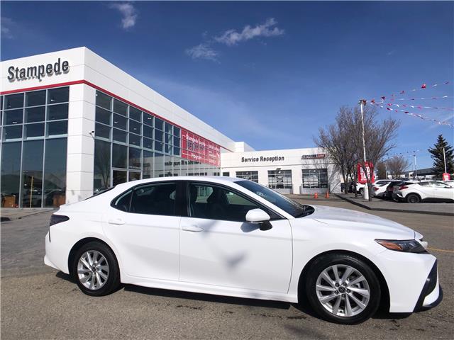 2022 Toyota Camry SE (Stk: 10478A) in Calgary - Image 1 of 23