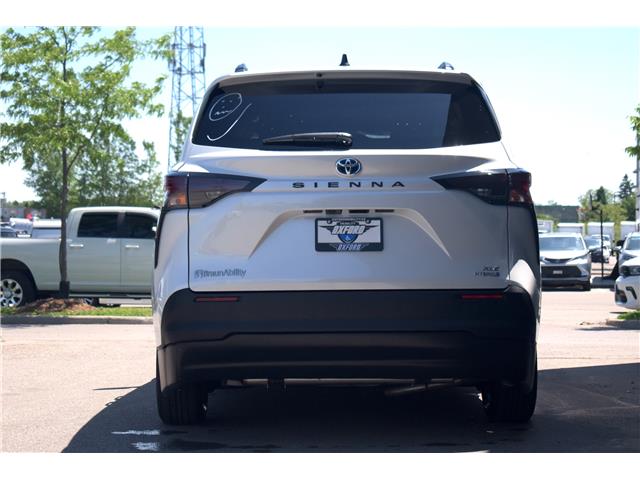 2024 Toyota Sienna XLE 8-Passenger (Stk: MU2358) in London - Image 7 of 28
