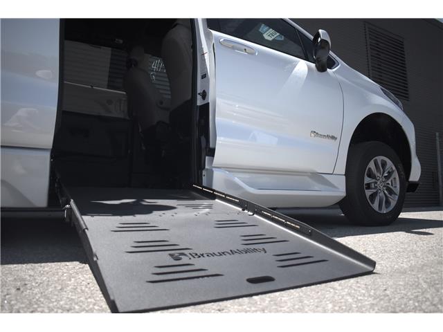 2024 Toyota Sienna XLE 8-Passenger (Stk: MU2358) in London - Image 2 of 28