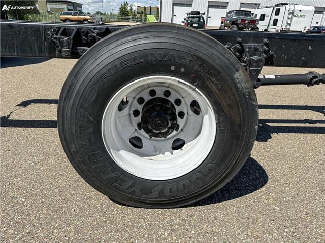 2025 Ford F-750 Diesel Base (Stk: 25F4113) in Red Deer - Image 4 of 19