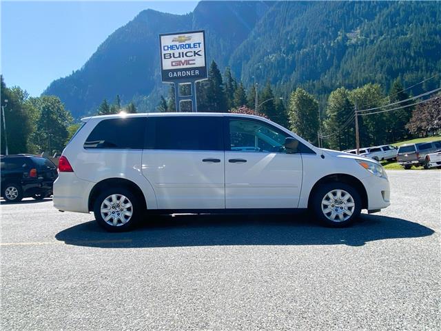 2010 Volkswagen Routan Trendline (Stk: 3T315C) in Hope - Image 7 of 16