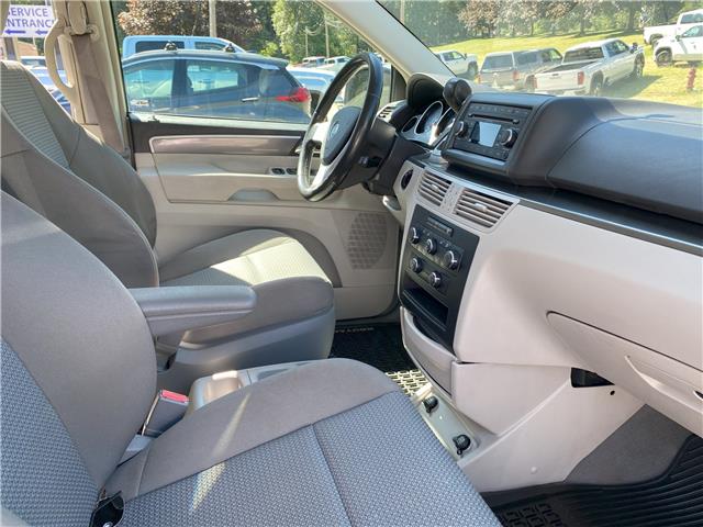 2010 Volkswagen Routan Trendline (Stk: 3T315C) in Hope - Image 14 of 16