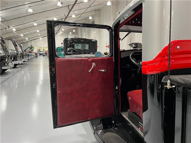 1934 Ford Resto-Mod  (Stk: 134846) in Watford - Image 22 of 39