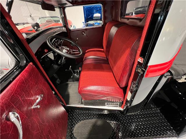 1934 Ford Resto-Mod  (Stk: 134846) in Watford - Image 24 of 39