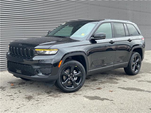 2025 Jeep Grand Cherokee Laredo (Stk: 25123) in London - Image 1 of 36