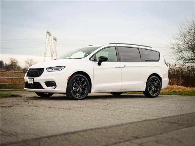2024 Chrysler Pacifica Touring-L (Stk: R199526) in Surrey - Image 1 of 20